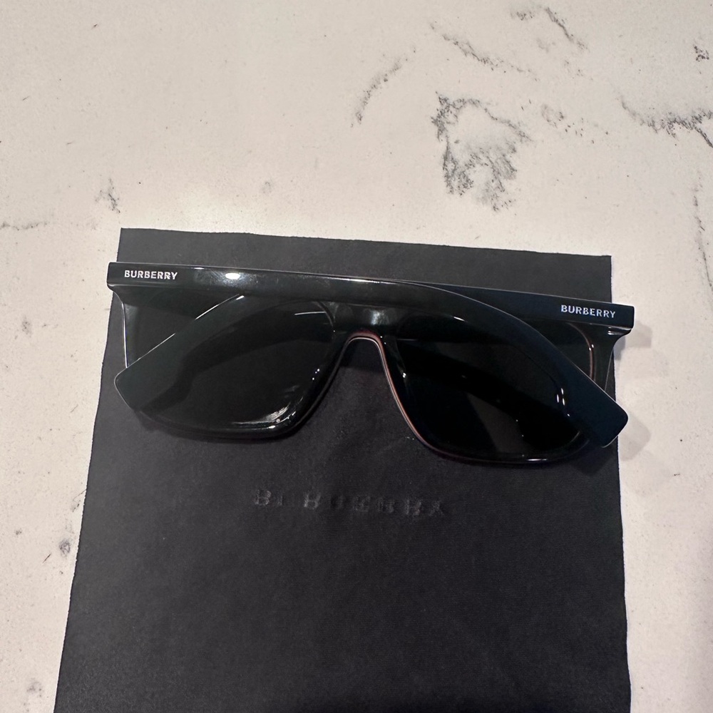 EUC Burberry BE4337F CARNABY 379887 Black Grey Square Unisex Sunglasses - Picture 2 of 5